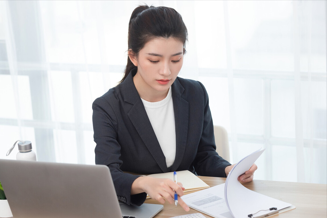 (张雪峰劝女孩不要报金融)(张雪峰为啥劝女孩子不学金融)