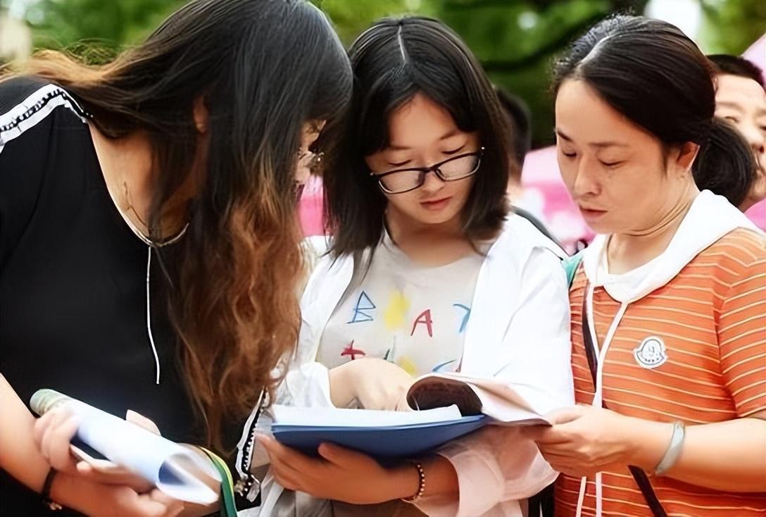 (女人学点什么手艺挣钱)(女人学点什么手艺挣钱多)