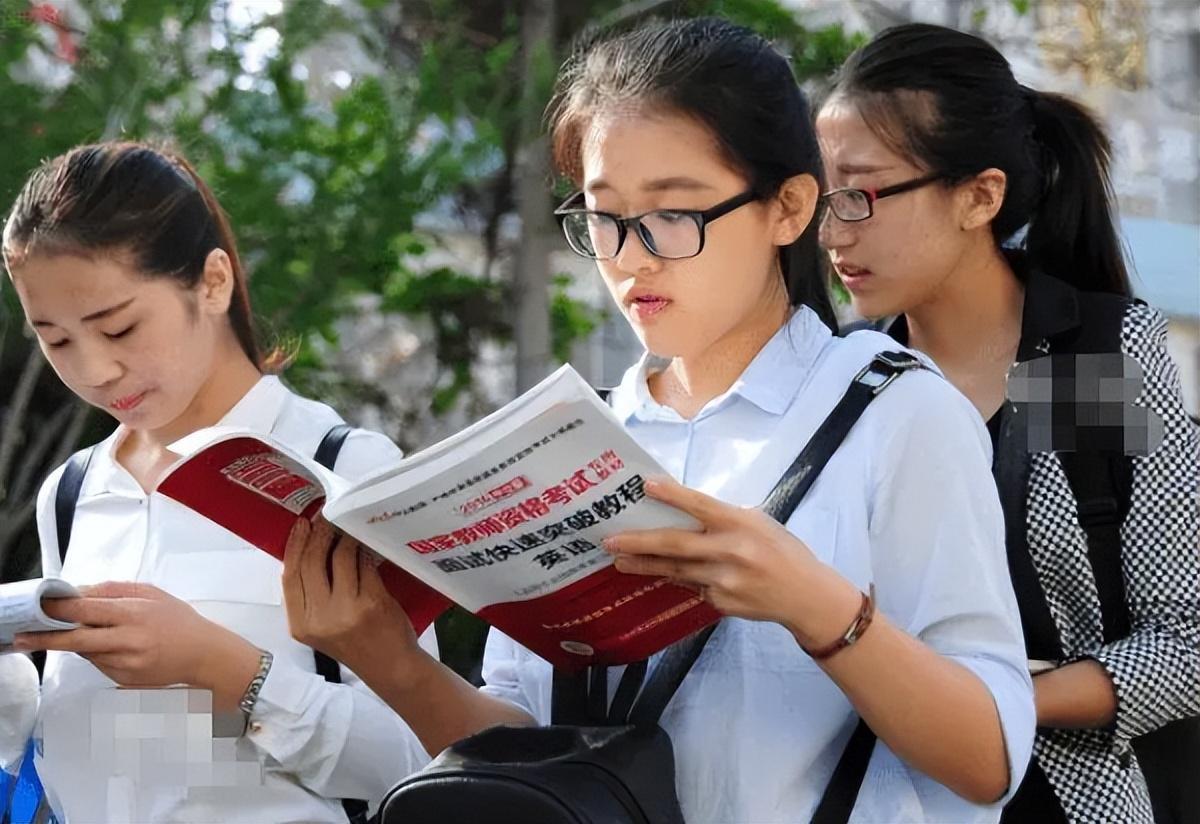 (四种学历最吃香)(四种学历最吃香的大学)