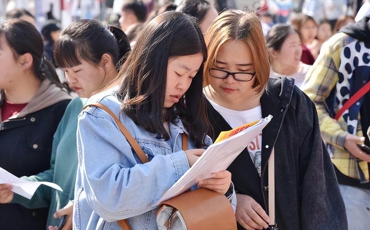 (大专证免费申请)(大专免学费需要什么条件)